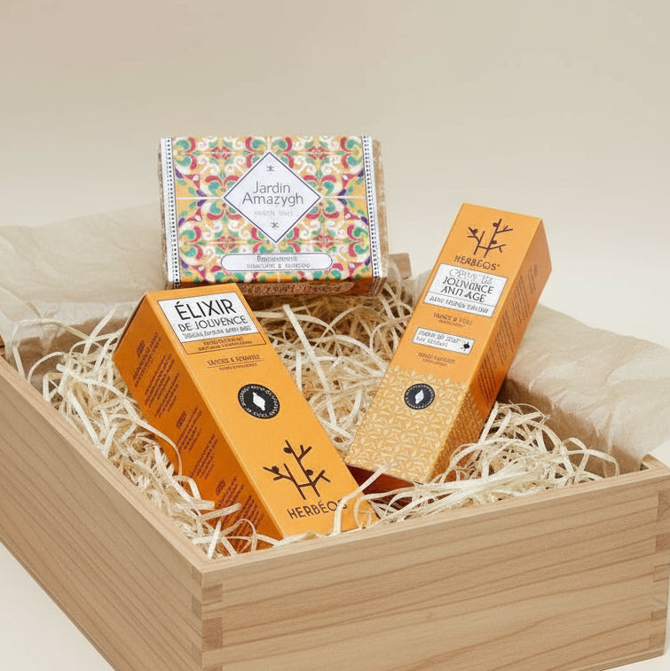 Coffret Élixir de Jouvence du Figuier d’Orient – trio de soins anti-âge naturels Herbéos au curcuma, sésame et huile de pépins de figue de Barbarie. Inclut un savon régénérant, un sérum liftant et une crème de jour anti-rides. Rituel de beauté inspiré du Maghreb pour une peau lisse, ferme et lumineuse.