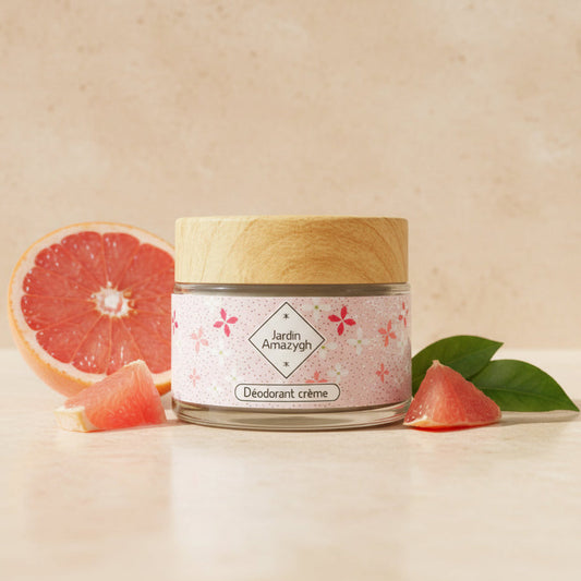 Déodorant naturel crème au pamplemousse en pot en verre avec couvercle en bois, parfum frais et agrumes, sans aluminium, Le Figuier d’Orient, soin naturel pour peaux sensibles.