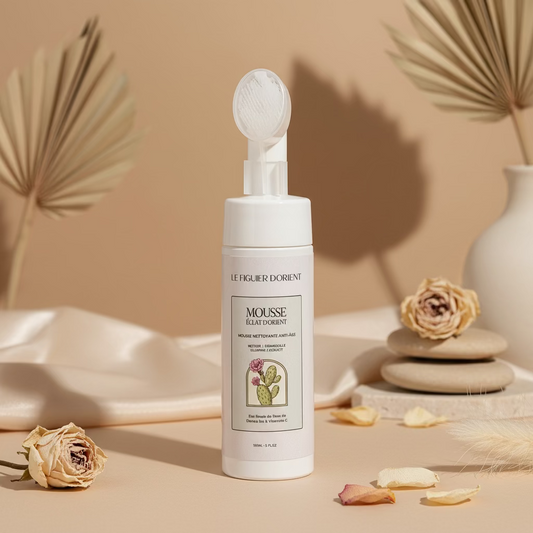 Mousse nettoyante visage naturelle premium avec brosse intégrée Le Figuier d’Orient, soin doux et sensoriel inspiré de rituels de beauté orientaux.