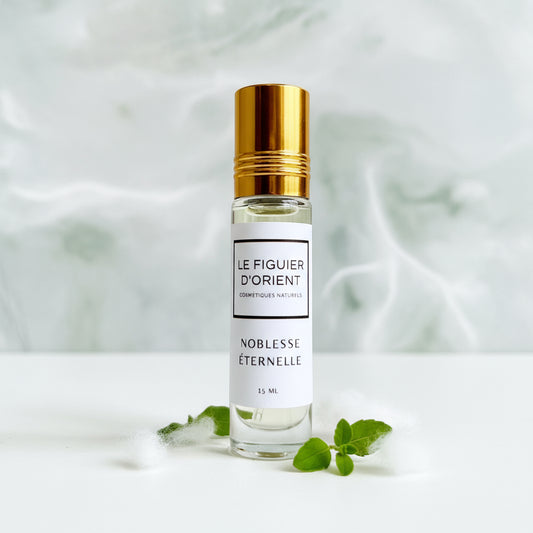 Flacon du parfum Noblesse Éternelle de la marque Le Figuier d’Orient, composé de musc blanc et d’extrait naturel de verveine. Parfum pur, apaisant et élégant, symbole de paix intérieure.