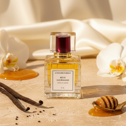 Extrait de parfum Rêve Gourmand 30 ml, parfum de niche suisse à la vanille et musc blanc, haute concentration, présenté sur pierre naturelle avec orchidée et miel – Le Figuier d’Orient.