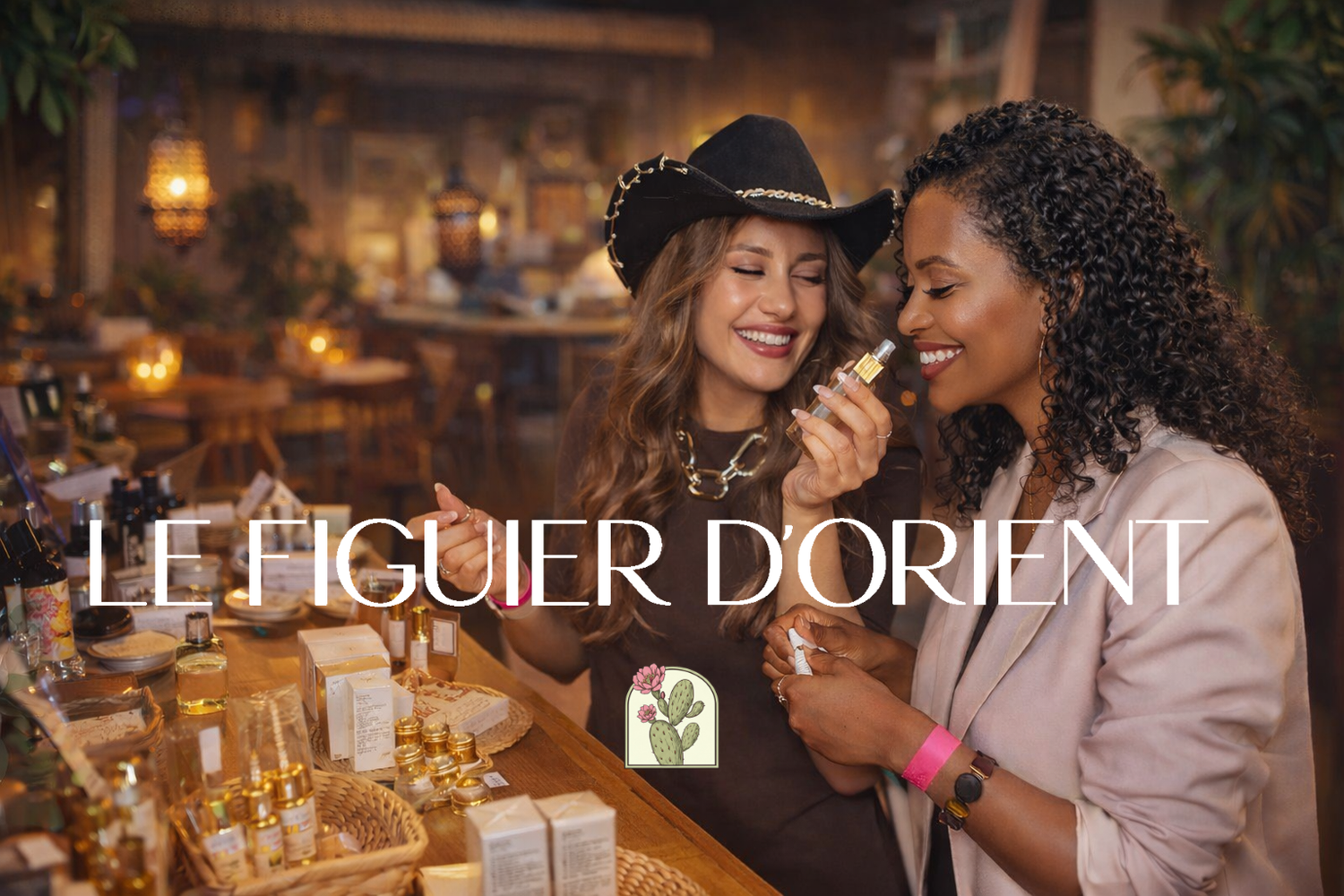 deux femmes sentent les parfums et cosmétiques naturels Le Figuier d'Orient soins sensoriels inspirés d'orient