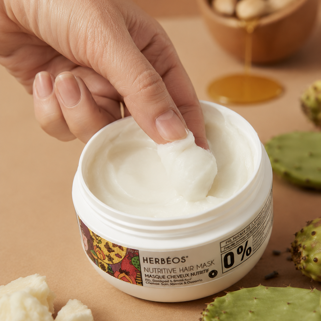 Texture onctueuse du masque nutritif Herbéos chez Le Figuier d'Orient pour cheveux secs, abîmés et bouclés.