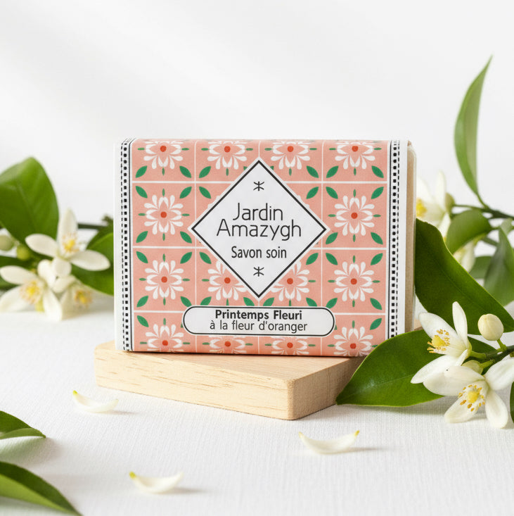 Savon naturel à la fleur d’oranger du Figuier d’Orient – savon doux et hydratant pour peaux sensibles. Fabriqué artisanalement avec huiles végétales et beurre de cacao, il apaise, nourrit et illumine la peau tout en diffusant un parfum floral relaxant.