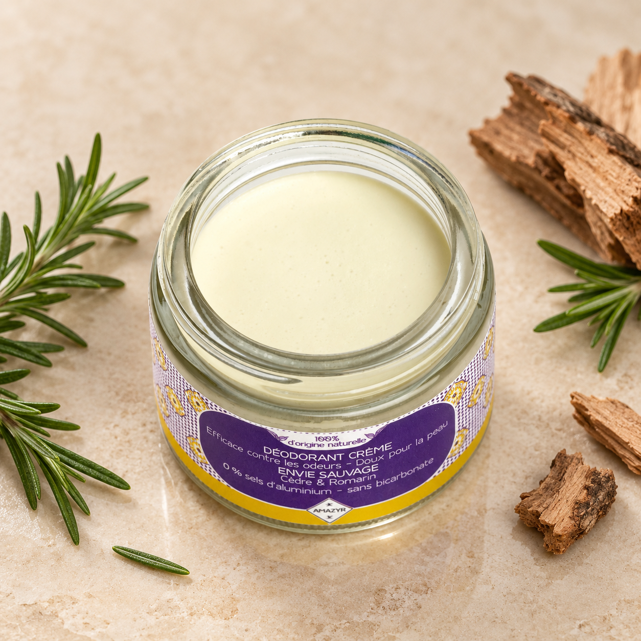Texture du déodorant naturel crème Envie Sauvage au cèdre et romarin, formule douce sans sels d’aluminium ni bicarbonate – Le Figuier d’Orient